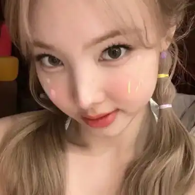 黄莉颖 黄莉颖